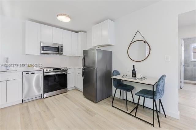 421 75th St #4 - Photo 4 of 26