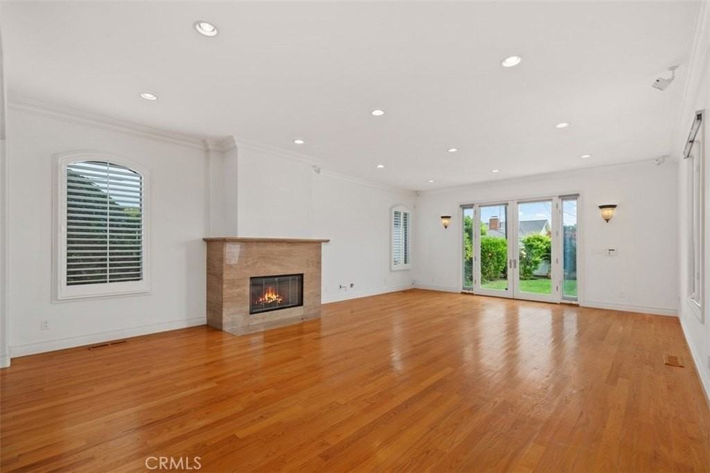 7822 Truxton Ave - Photo 6 of 34