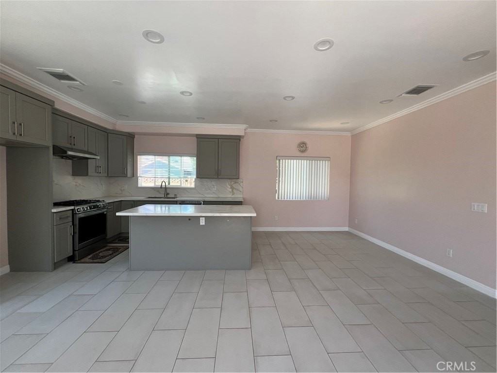 1501 W Delhaven St - Photo 3 of 11
