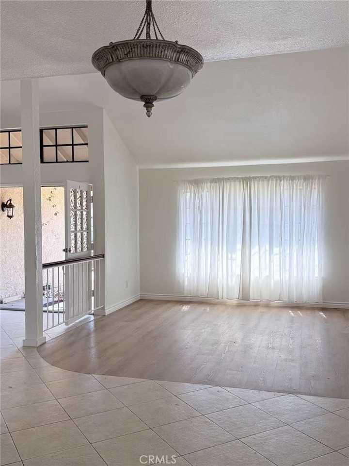 1360 N Hacienda Dr - Photo 2 of 12