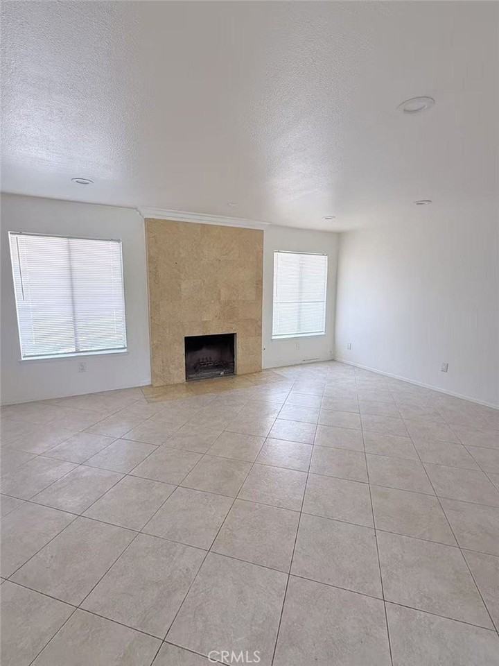1360 N Hacienda Dr - Photo 4 of 12