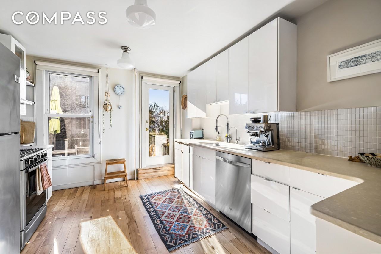 226 11th St #2 - Photo 4 of 17