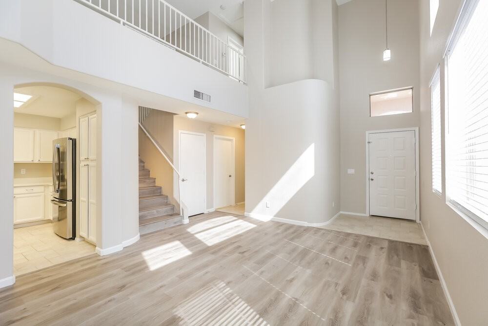 763 E Whitten St - Photo 5 of 17