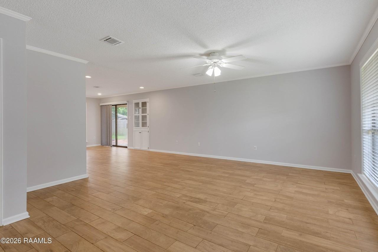 118 Village Green Dr - Photo 4 of 23