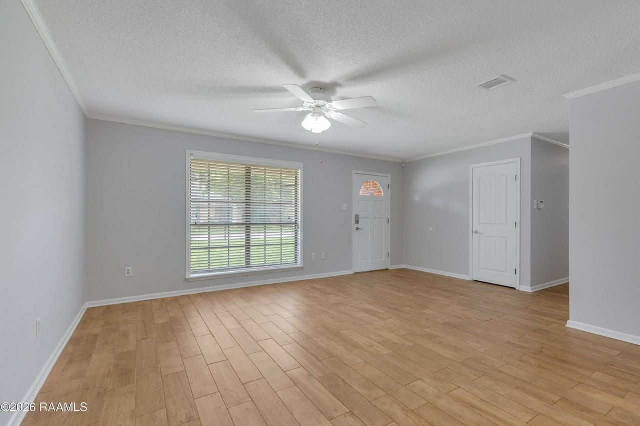 118 Village Green Dr - Photo 5 of 23