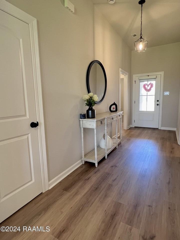 222 Weaver Way - Photo 3 of 22