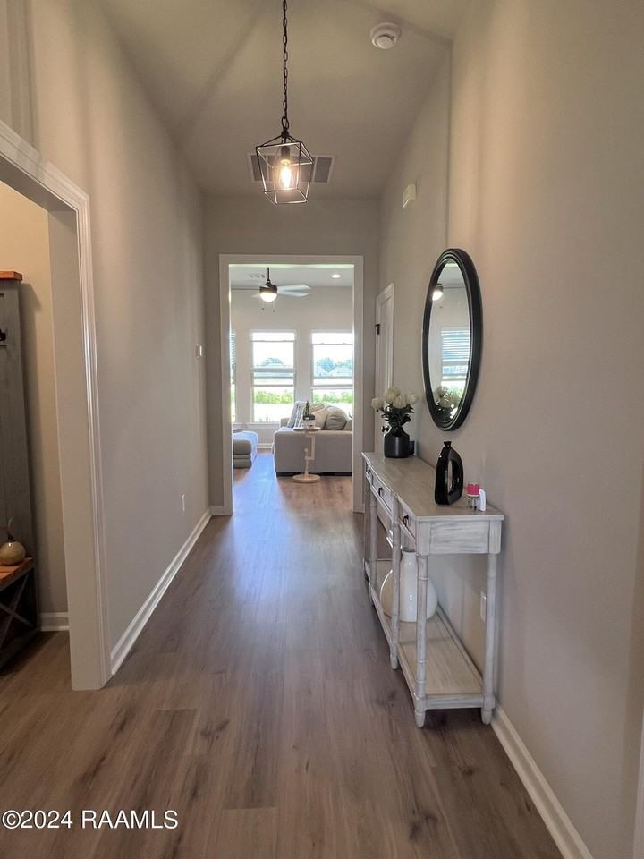 222 Weaver Way - Photo 4 of 22