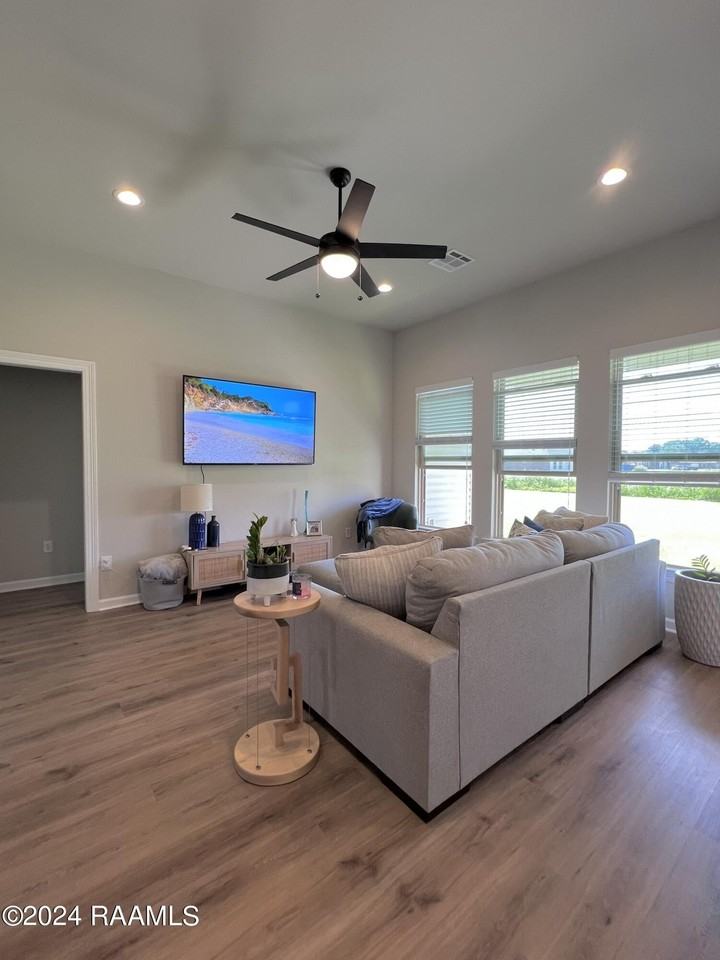 222 Weaver Way - Photo 7 of 22