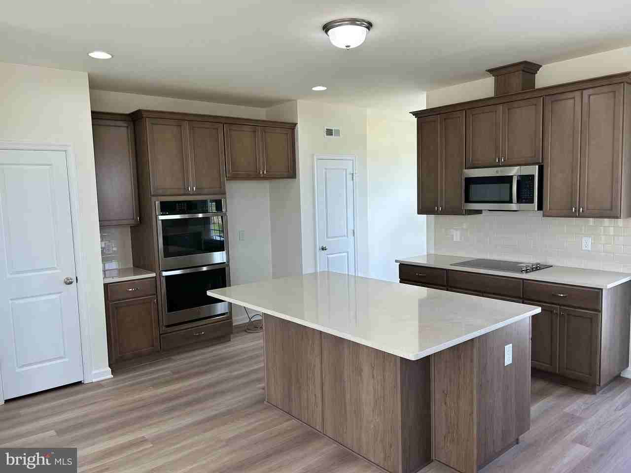 752 Rosler Way - Photo 2 of 14