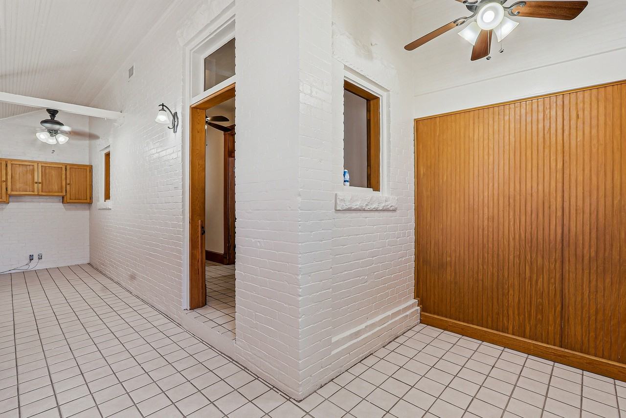 1406 Wyoming Ave #1 - Photo 7 of 31