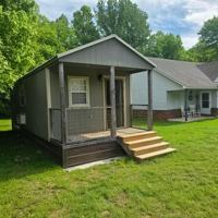featured image of 121 Green Ln