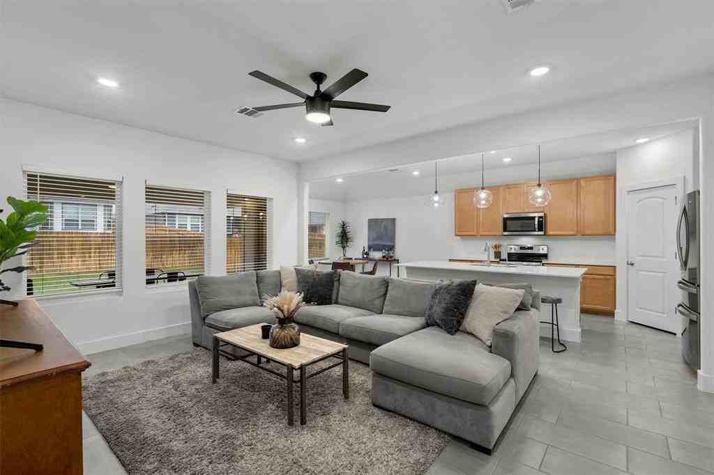 19328 Colgin Dr - Photo 3 of 31