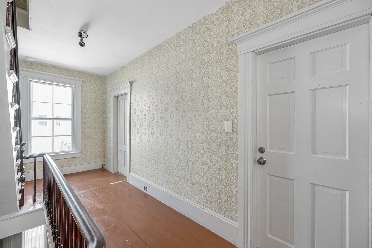 247 Spruce St - Photo 2 of 26
