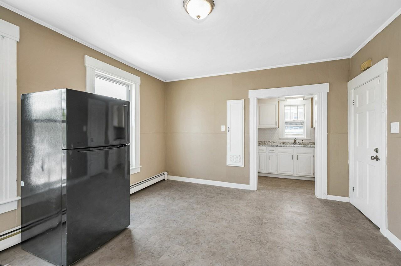 247 Spruce St - Photo 3 of 26