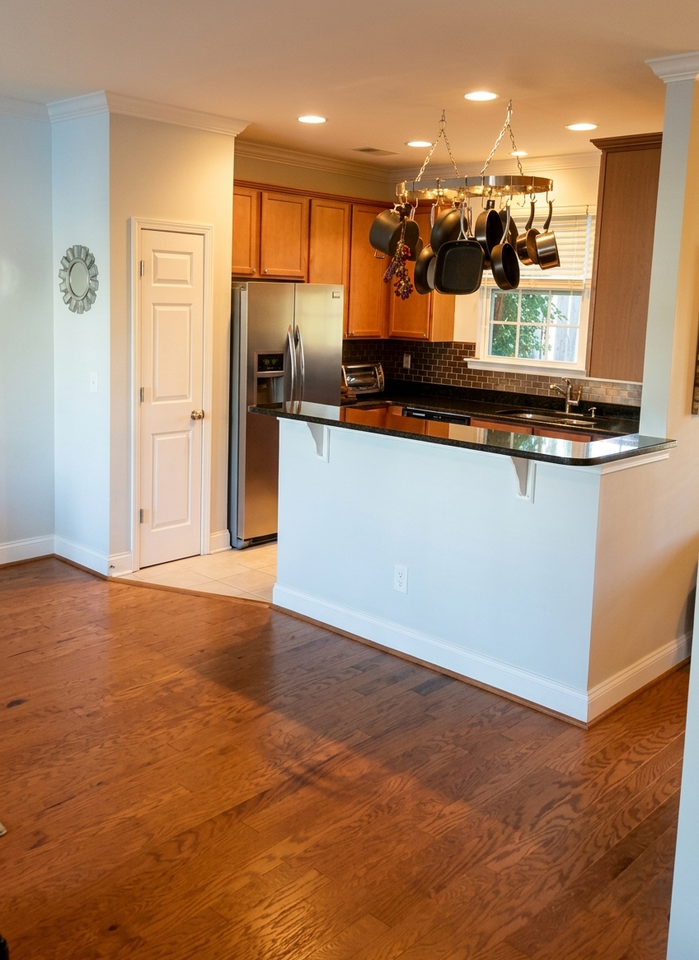 4053 Hartland St - Photo 5 of 18