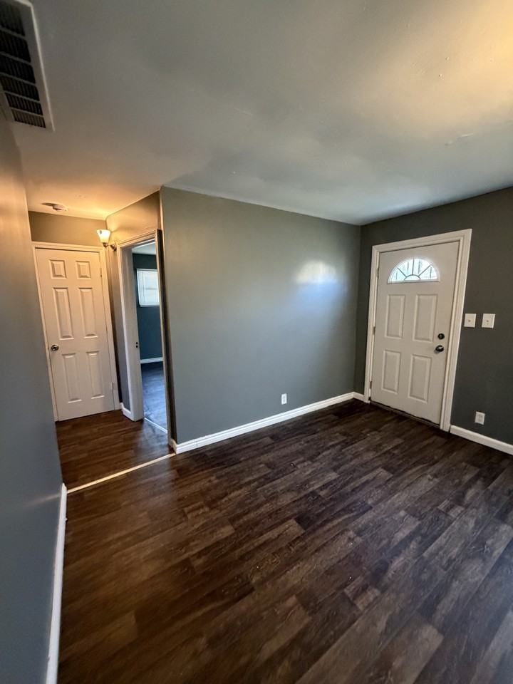 26089 Lehigh St - Photo 3 of 20