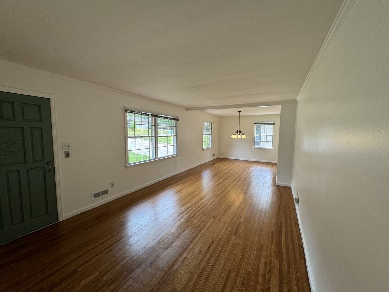 5960 Crestwood Cir - Photo 4 of 16