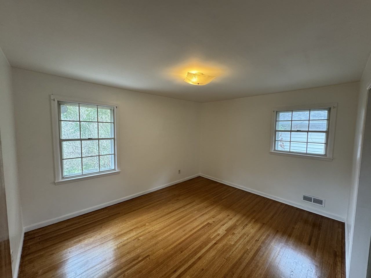 5960 Crestwood Cir - Photo 6 of 16