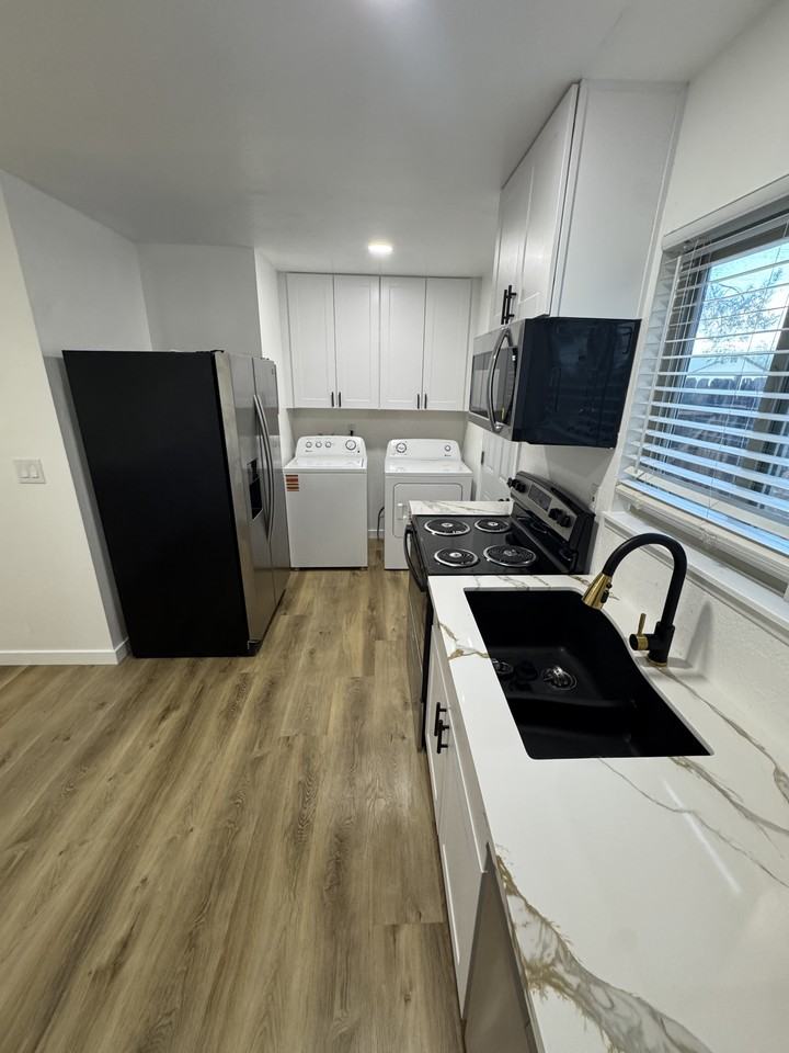 519 E Ridgecrest Blvd #A - Photo 4 of 19