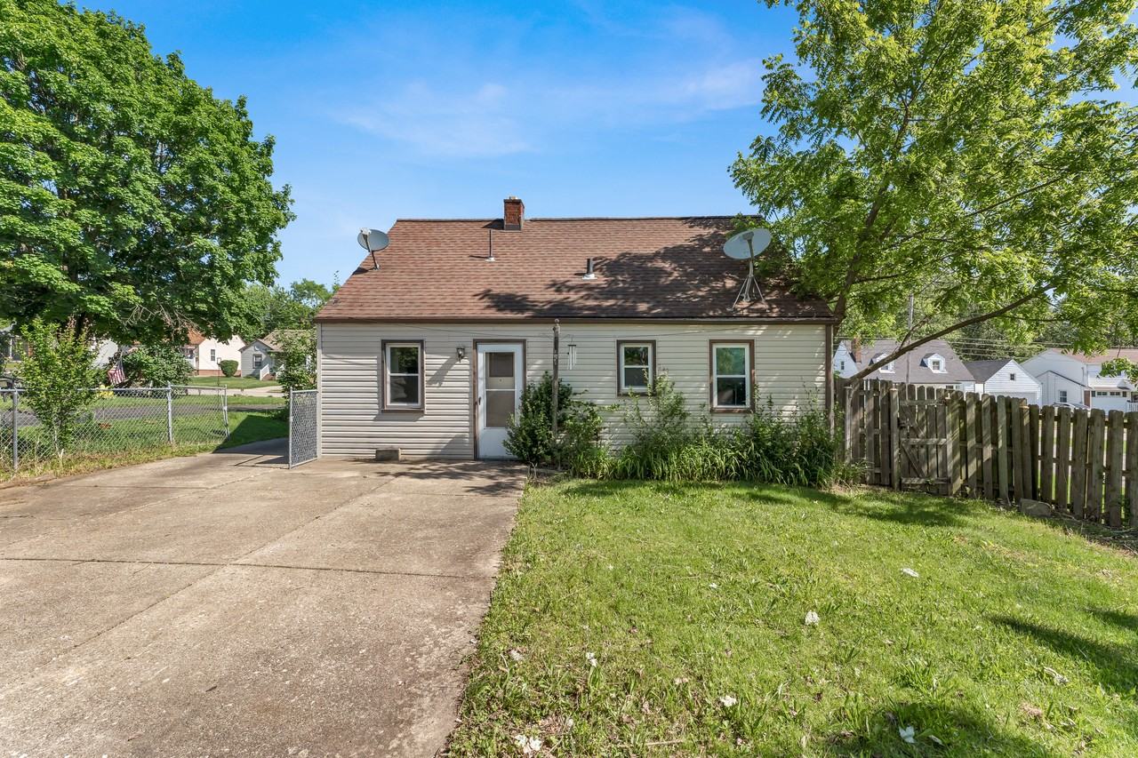 610 Elm St - Photo 3 of 25