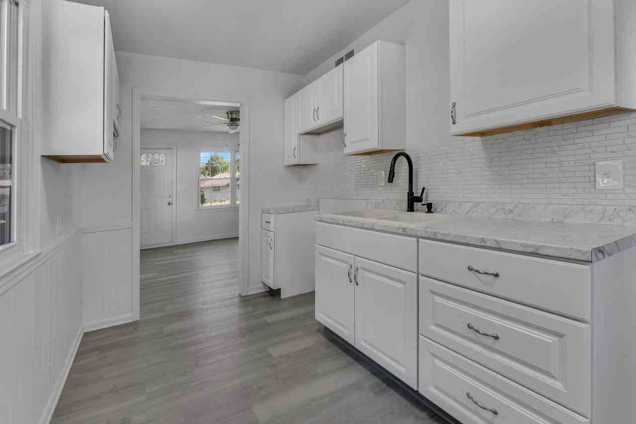610 Elm St - Photo 7 of 25
