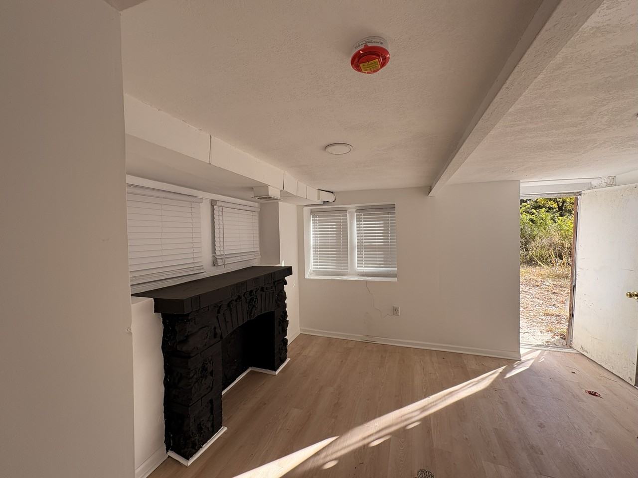 182 Novak St - Photo 4 of 21