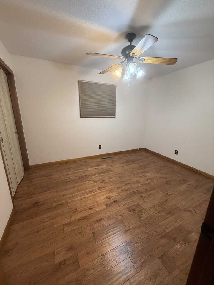 371 Greenbrier Dr - Photo 3 of 11