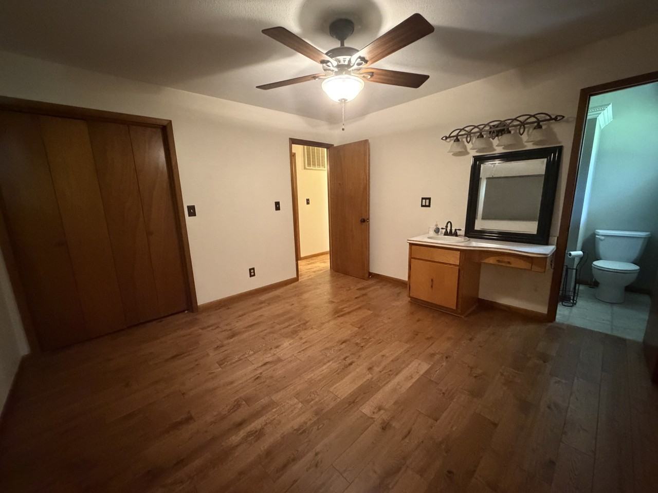 371 Greenbrier Dr - Photo 4 of 11