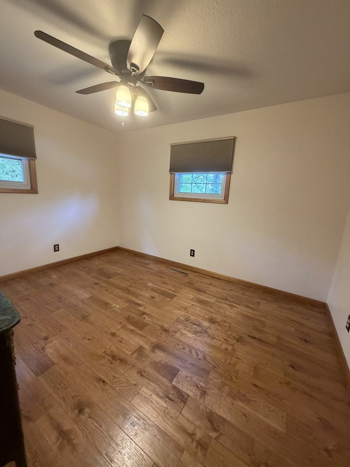 371 Greenbrier Dr - Photo 5 of 11