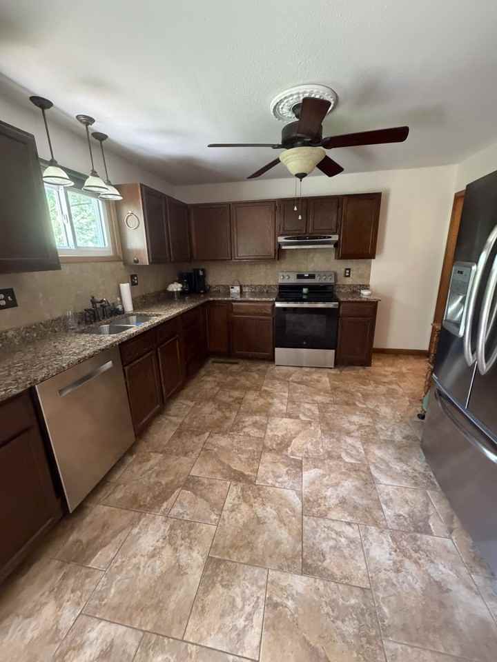 371 Greenbrier Dr - Photo 7 of 11