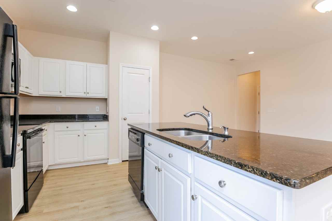 38 Rivers Point Row Unit A - Photo 7 of 26
