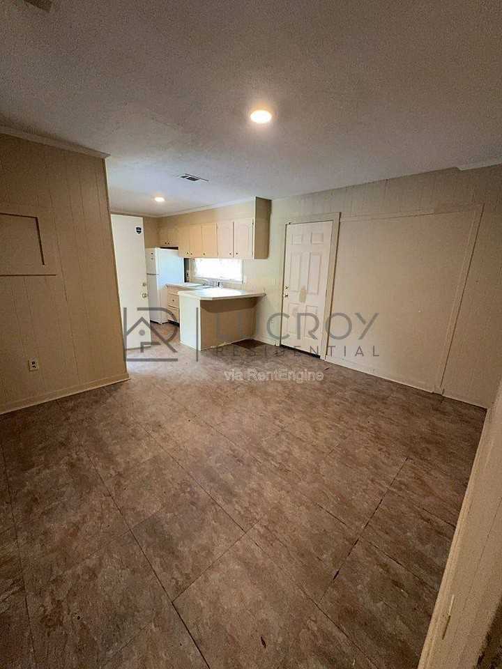 6521 Lyndon B Johnson Dr - Photo 3 of 8