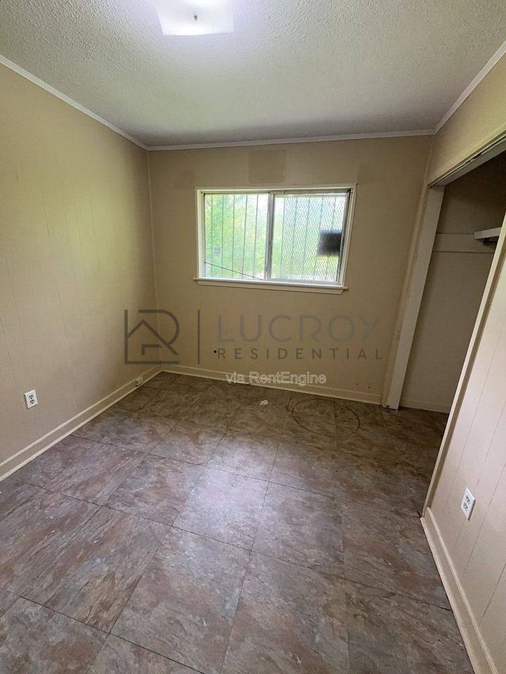 6521 Lyndon B Johnson Dr - Photo 5 of 8