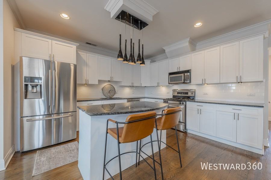 2033 W Superior St #4W - Photo 6 of 39