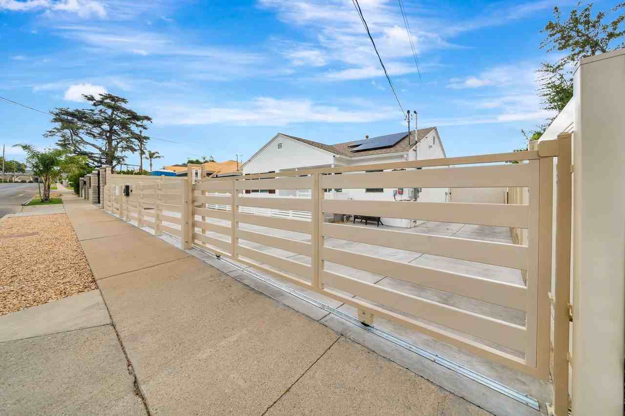 10951 Whitegate Ave - Photo 3 of 50