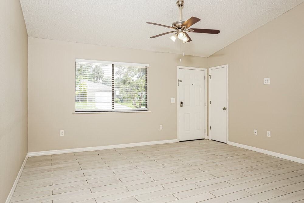 2912 Crane Ave - Photo 4 of 16