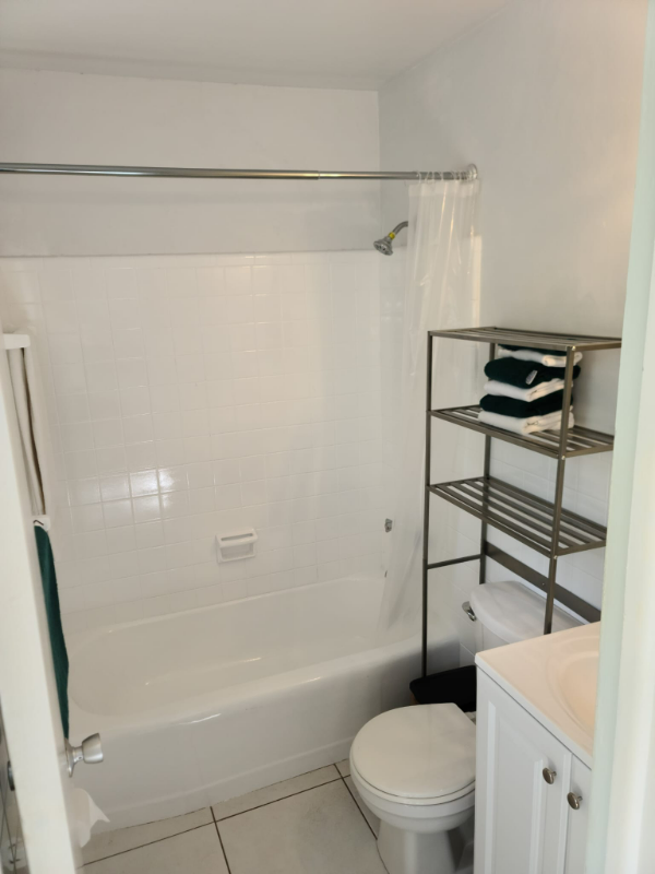1408 Ne 6th St #5 - Photo 2 of 5