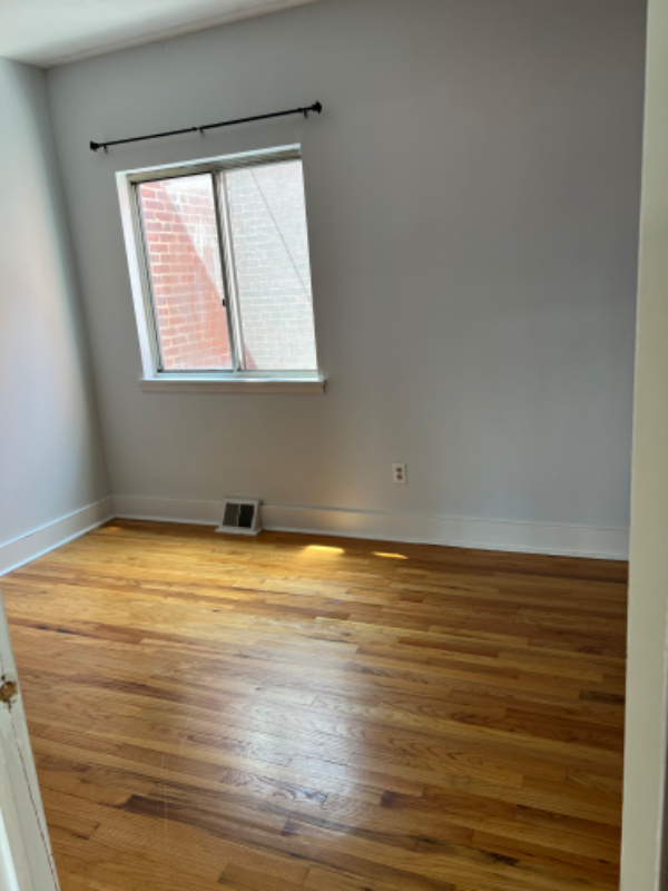 1528 Rodman St - Photo 5 of 9