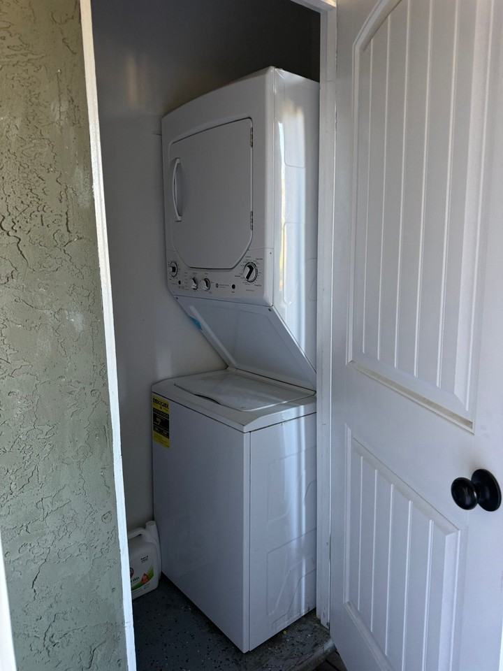1020 E Washington Ave - Photo 2 of 13
