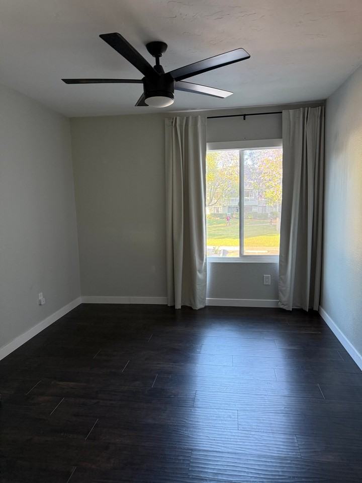 1020 E Washington Ave - Photo 5 of 13