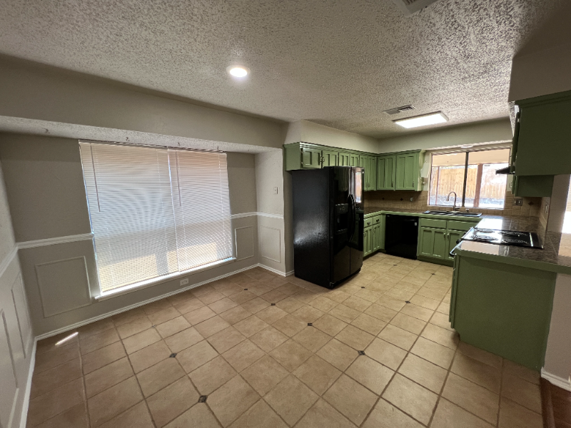 6417 Canyon Cir - Photo 4 of 15