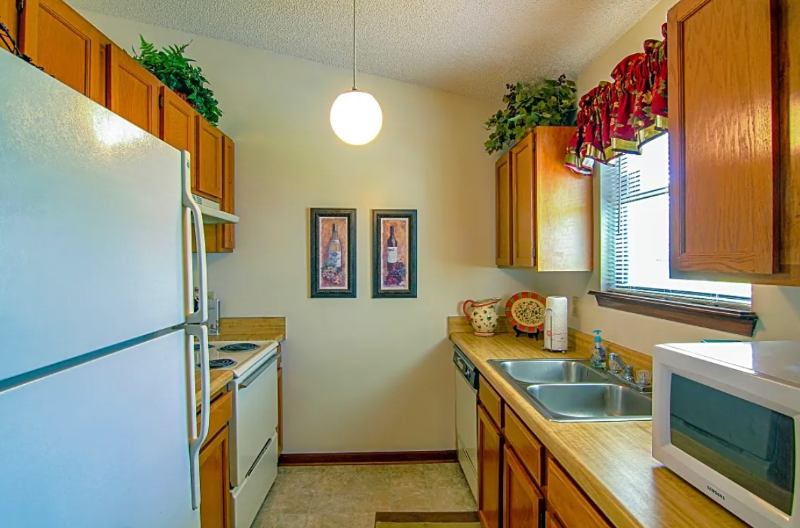 1320 Jefferson Ave #A - Photo 5 of 6