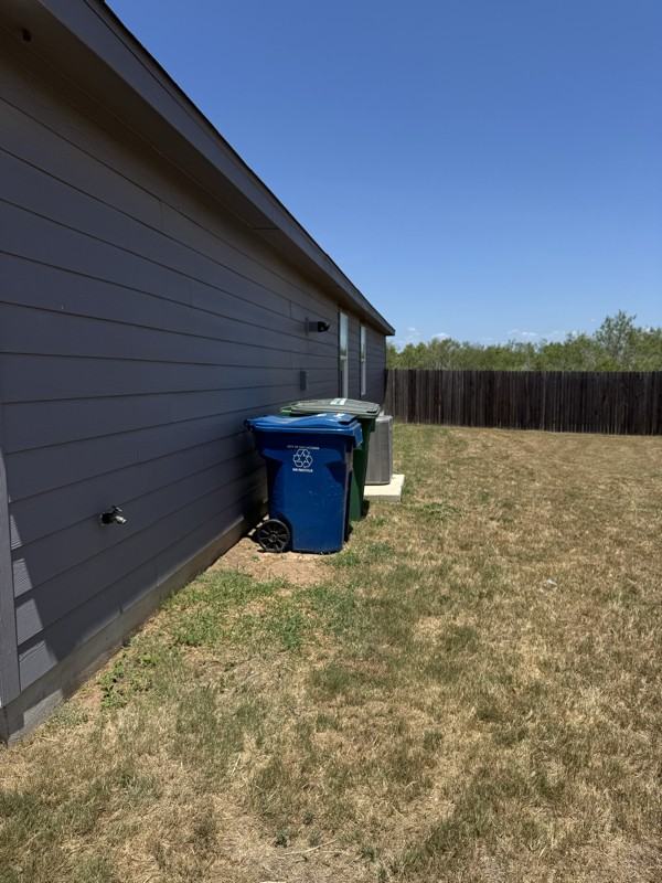 607 Vermilion - Photo 3 of 4