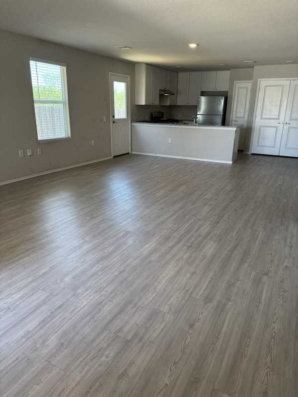 607 Vermilion - Photo 4 of 4