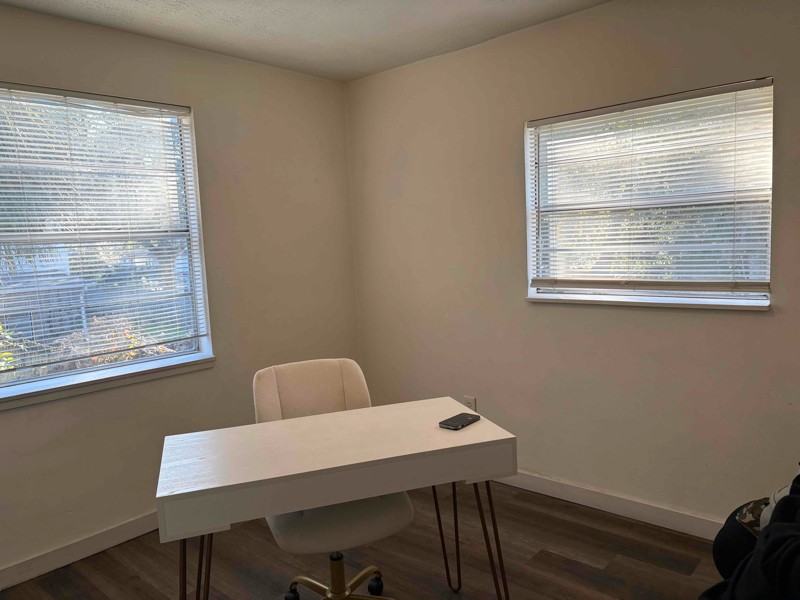 2142 Inwood Ter - Photo 6 of 10