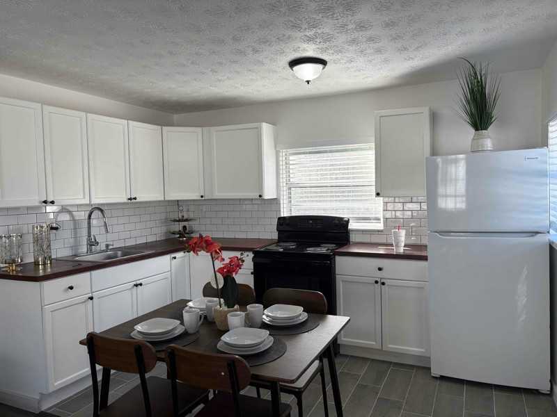 2142 Inwood Ter - Photo 7 of 10