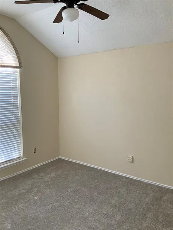 624 Beatty Dr - Photo 4 of 45