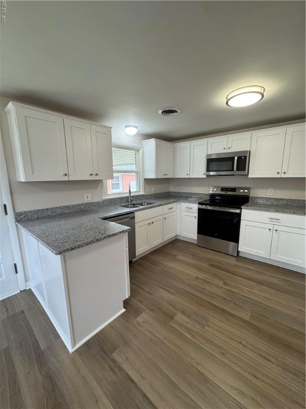 2660 Chesapeake Blvd - Photo 2 of 16