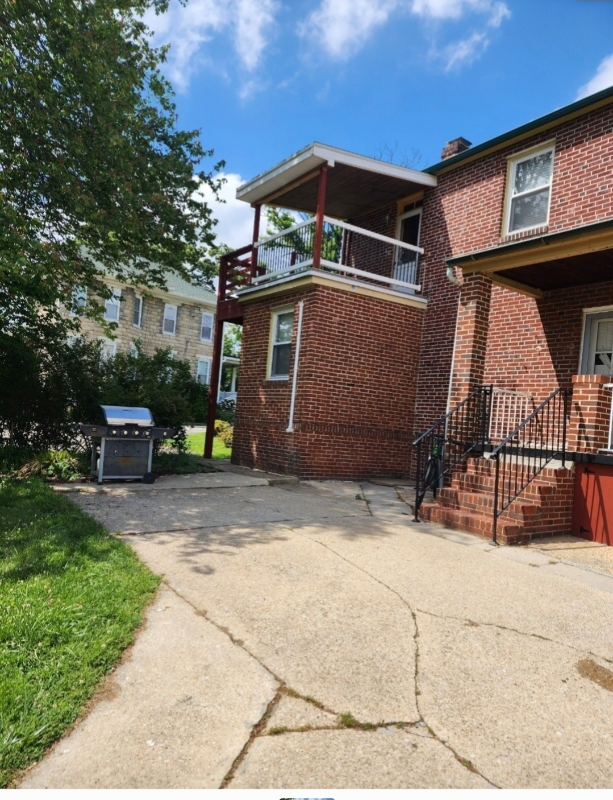 1253 Circle Dr - Photo 2 of 11