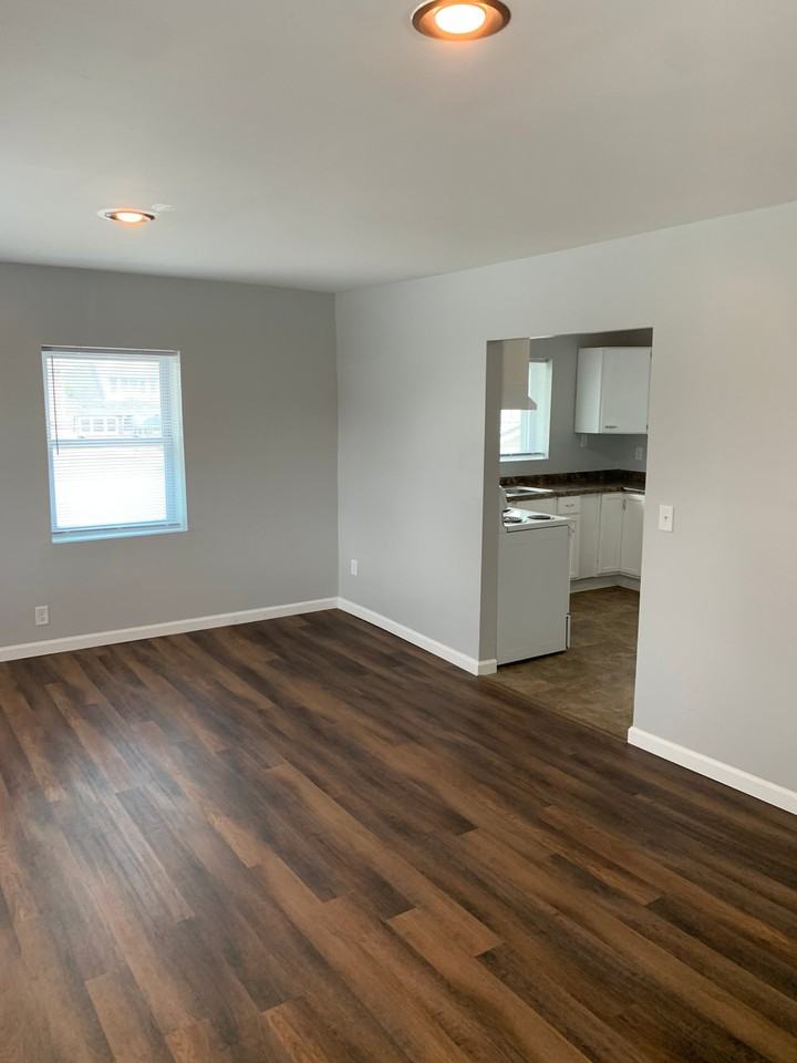 112 S Virginia St #A - Photo 4 of 12